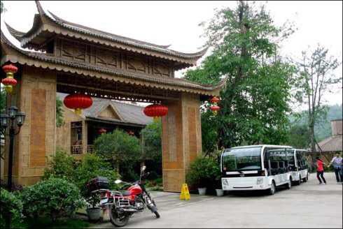 燃油观光车服务于四川乐山桫椤谷风景区